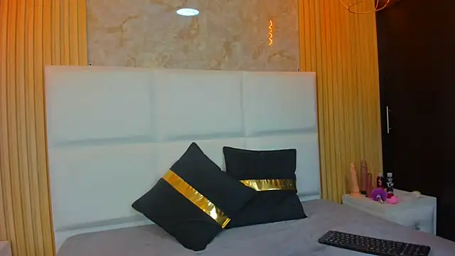 GraceAlexa12 online show from 04/23/26, 02:41