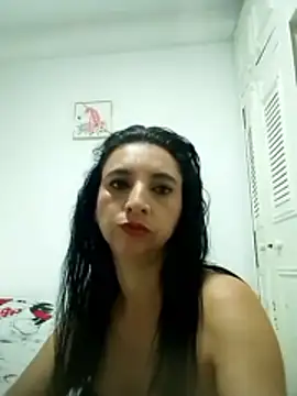 Snapshot of mariana_santacoloma chatting on 06/10/26, 11:35 mariana santacoloma online show from 06/10/26, 11:35