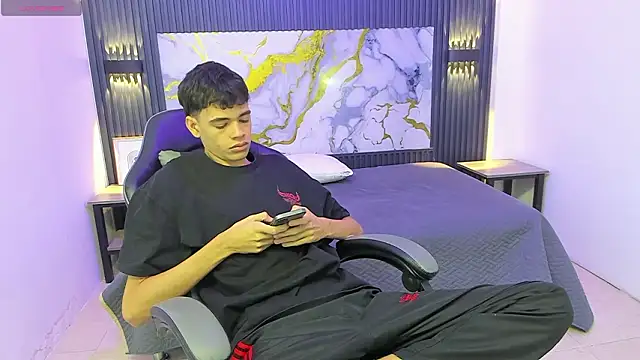 Snapshot of Dark_Desiree18 chatting on 02/01/26, 12:04 Dark Desiree18 online show from 02/01/26, 12:04