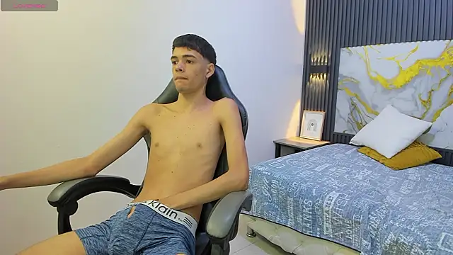 Snapshot of Dark_Desiree18 chatting on 02/25/26, 12:26 Dark Desiree18 online show from 02/25/26, 12:26