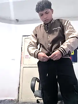 Snapshot of VersedChip chatting on 02/04/26, 10:36 VersedChip online show from 02/04/26, 10:36