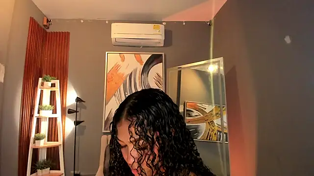 ailann  online show from 04/22/26, 07:37