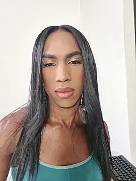 Snapshot of zarina_coleman chatting on 06/17/26, 03:35 zarina coleman online show from 06/17/26, 03:35