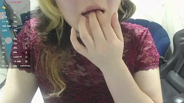 Nezuko v online show from 01/10/26, 03:19