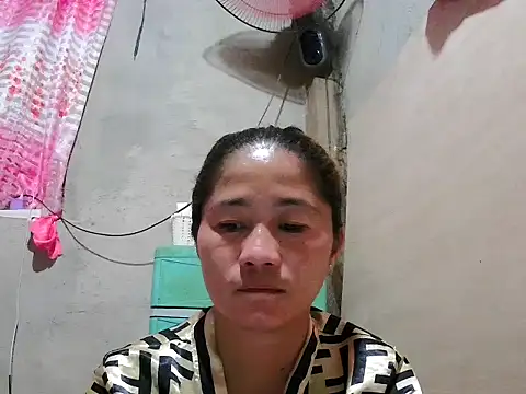 Snapshot of lovelyxxx88 chatting on 04/08/26, 11:43 lovelyxxx88 online show from 04/08/26, 11:43