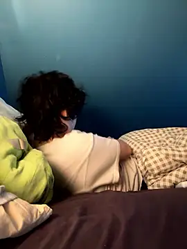 quwuinnie333 online show from 01/14/26, 05:24