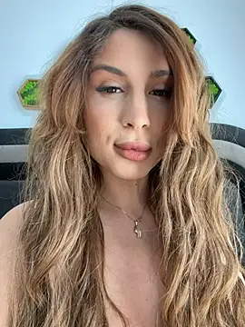 Snapshot of LucyBridgette chatting on 05/05/26, 12:24 LucyBridgette online show from 05/05/26, 12:24