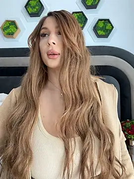 Snapshot of LucyBridgette chatting on 05/06/26, 11:15 LucyBridgette online show from 05/06/26, 11:15