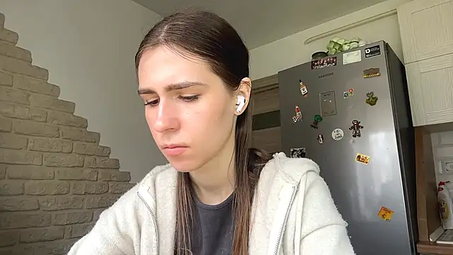 ElsieKuhlmann online show from 04/11/26, 07:45