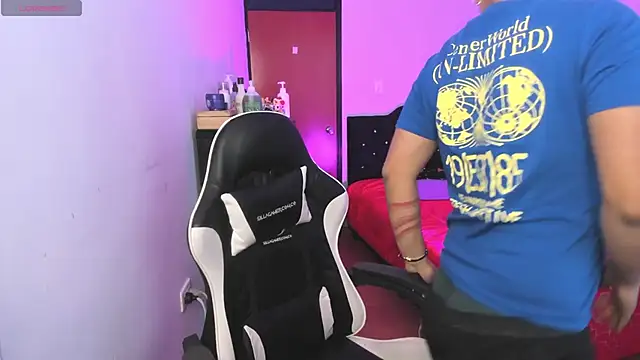 Snapshot of Theo_Rowan chatting on 01/08/26, 12:29 Theo Rowan online show from 01/08/26, 12:29