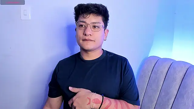 Snapshot of Theo_Rowan chatting on 01/19/26, 11:03 Theo Rowan online show from 01/19/26, 11:03