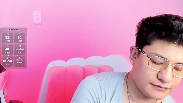 Snapshot of Theo_Rowan chatting on 02/14/26, 06:15 Theo Rowan online show from 02/14/26, 06:15