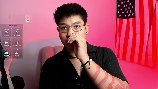 Snapshot of Theo_Rowan chatting on 02/16/26, 06:59 Theo Rowan online show from 02/16/26, 06:59