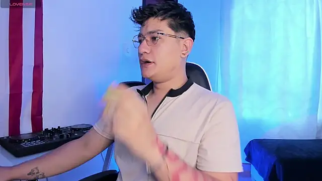 Theo Rowan online show from 04/23/26, 11:42