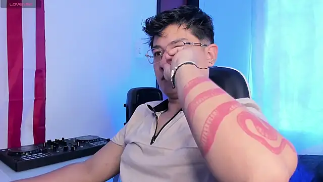 Theo Rowan online show from 04/23/26, 12:29