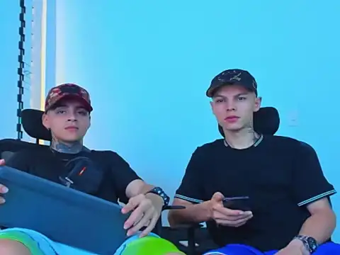 Snapshot of Thomas-Wil chatting on 01/18/26, 02:26 Thomas-Wil online show from 01/18/26, 02:26