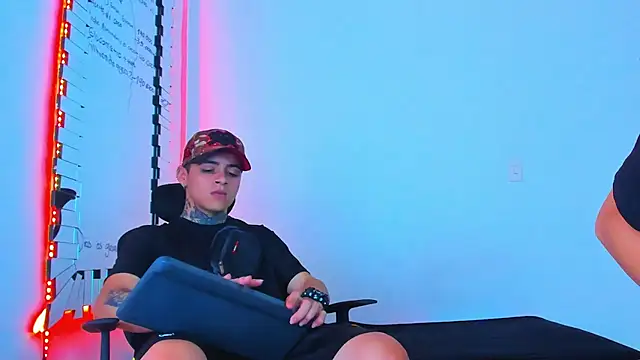 Snapshot of Thomas-Wil chatting on 02/07/26, 01:20 Thomas-Wil online show from 02/07/26, 01:20