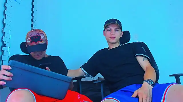 Snapshot of Thomas-Wil chatting on 02/28/26, 07:48 Thomas-Wil online show from 02/28/26, 07:48