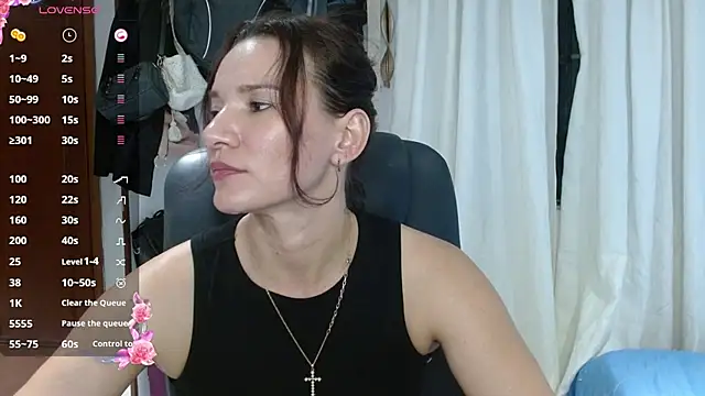 Snapshot of Scarlett_3X chatting on 02/17/26, 11:44 Scarlett 3X online show from 02/17/26, 11:44