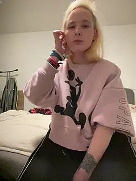 Snapshot of PurpleHazexx chatting on 02/19/26, 09:00 PurpleHazexx online show from 02/19/26, 09:00