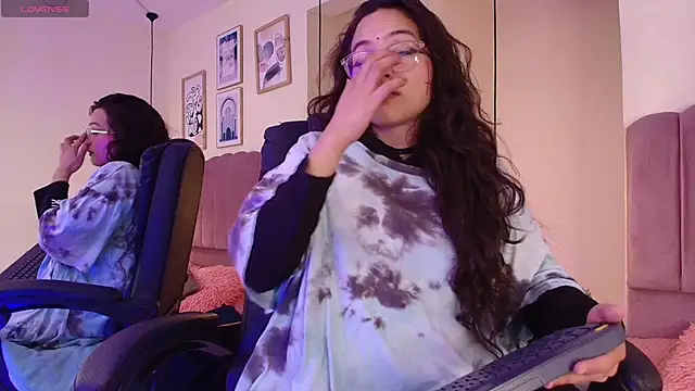 Hanabie  online show from 02/06/26, 03:33