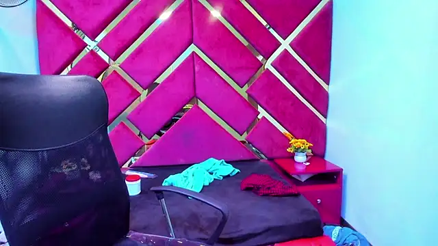 MiaRouss69 online show from 02/13/26, 05:36