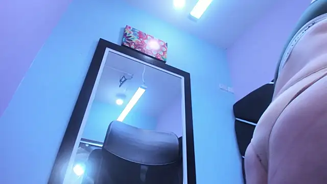 MiaRouss69 online show from 04/06/26, 08:10