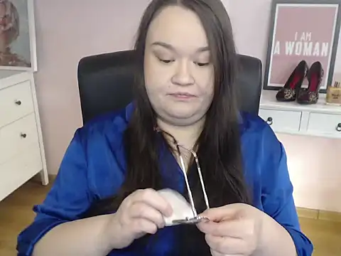 Snapshot of HollyDanceSoul chatting on 02/18/26, 05:25 HollyDanceSoul online show from 02/18/26, 05:25