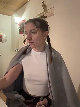 Snapshot of Marina_und_Jayden chatting on 02/05/26, 10:58 Marina und Jayden online show from 02/05/26, 10:58