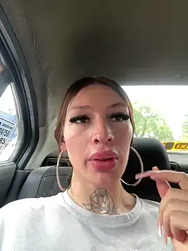 lizz lunna online show from 04/23/26, 04:42