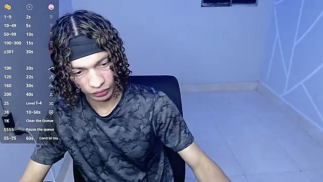 Snapshot of Axel_fox77 chatting on 07/17/26, 01:01 Axel fox77 online show from 07/17/26, 01:01