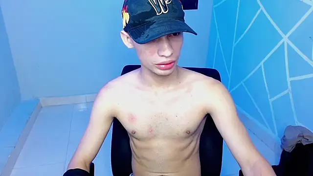 Snapshot of Axel_fox77 chatting on 07/30/26, 11:59 Axel fox77 online show from 07/30/26, 11:59