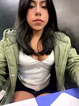 Snapshot of katerinnn99 chatting on 01/14/26, 10:25 katerinnn99 online show from 01/14/26, 10:25