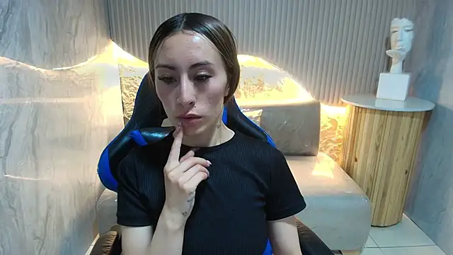 katalina r  online show from 02/19/26, 03:24