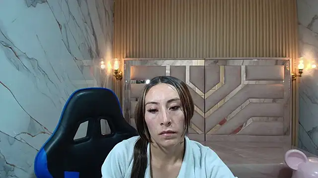 katalina r  online show from 05/01/26, 08:13