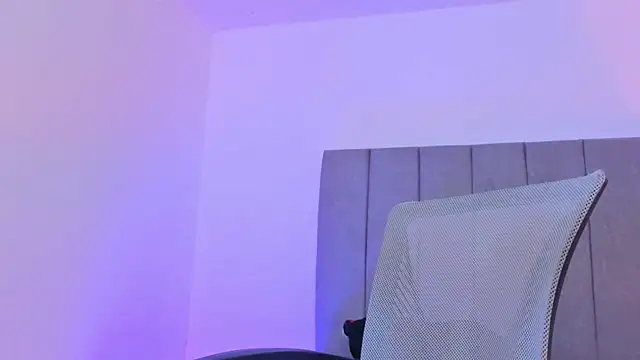 Adonys Lewis  online show from 04/22/26, 06:16