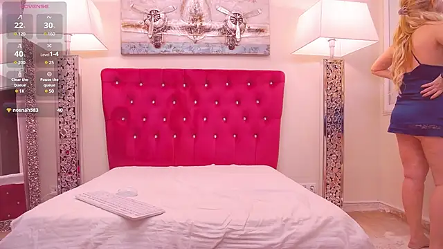 Snapshot of AmandaL1 chatting on 03/10/25, 11:32 AmandaL1 online show from 03/10/25, 11:32