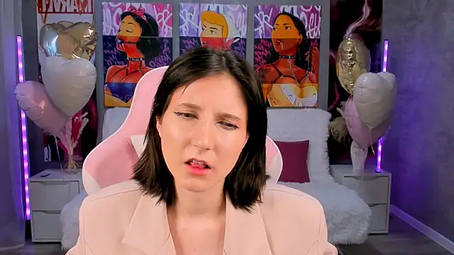 Snapshot of KikaOsterman chatting on 02/14/26, 12:35 KikaOsterman online show from 02/14/26, 12:35