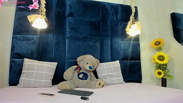 Laura Miller1 online show from 03/15/26, 04:13