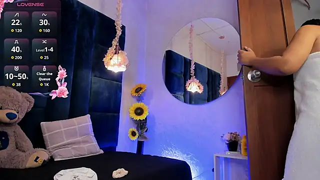 Laura Miller1 online show from 03/29/26, 05:24