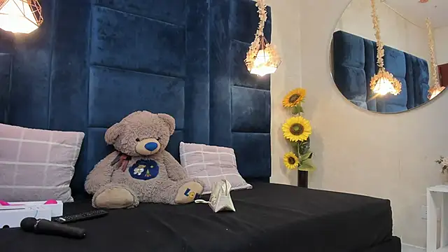 Laura Miller1 online show from 04/12/26, 04:12