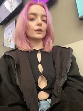 Snapshot of aka_Blonde chatting on 03/04/26, 05:35 aka Blonde online show from 03/04/26, 05:35