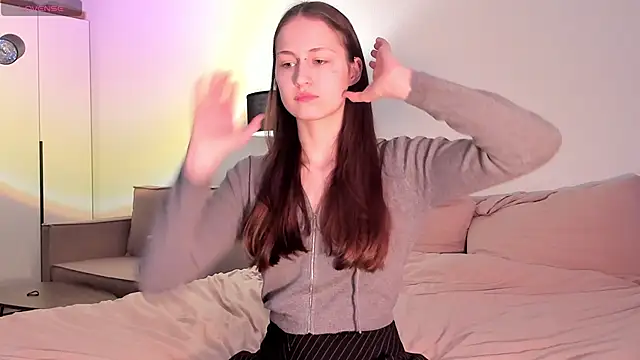 julie qwerty online show from 03/17/26, 01:25