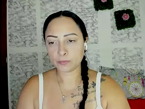 Snapshot of XXXStephanie_XXX chatting on 05/19/26, 10:05 XXXStephanie XXX online show from 05/19/26, 10:05
