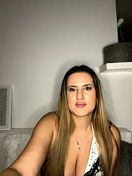 Snapshot of Liana-1 chatting on 01/15/26, 05:27 Liana-1 online show from 01/15/26, 05:27