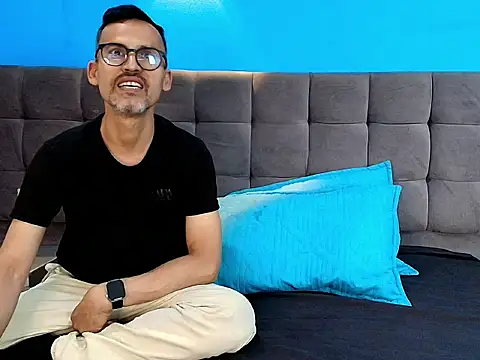 Oswalldo   online show from 04/05/26, 11:29