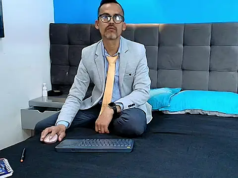 Oswalldo   online show from 04/06/26, 11:44