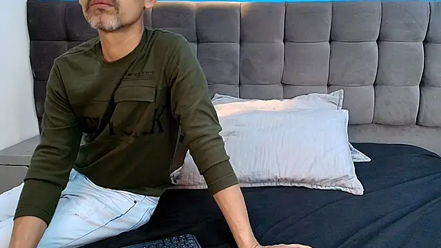 Oswalldo   online show from 04/07/26, 11:43