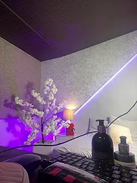 maaluh online show from 04/23/26, 04:20