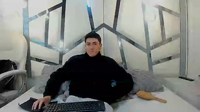 Snapshot of ScarlettAndLucas chatting on 02/19/26, 12:34 ScarlettAndLucas online show from 02/19/26, 12:34